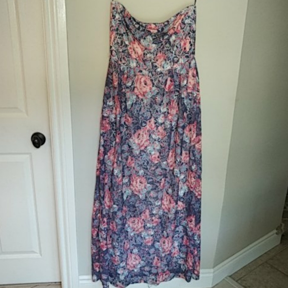 Mango Dresses & Skirts - Mango lace fits size 10-12